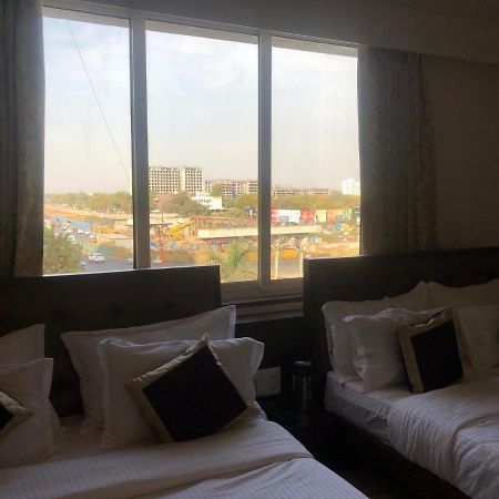 אחמדאבאד Hotel Circle Inn מראה חיצוני תמונה