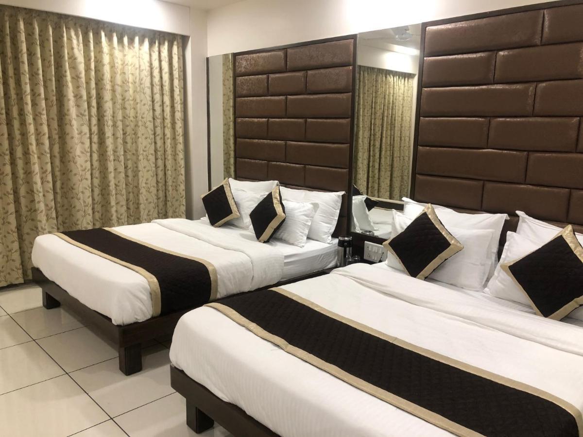 אחמדאבאד Hotel Circle Inn מראה חיצוני תמונה