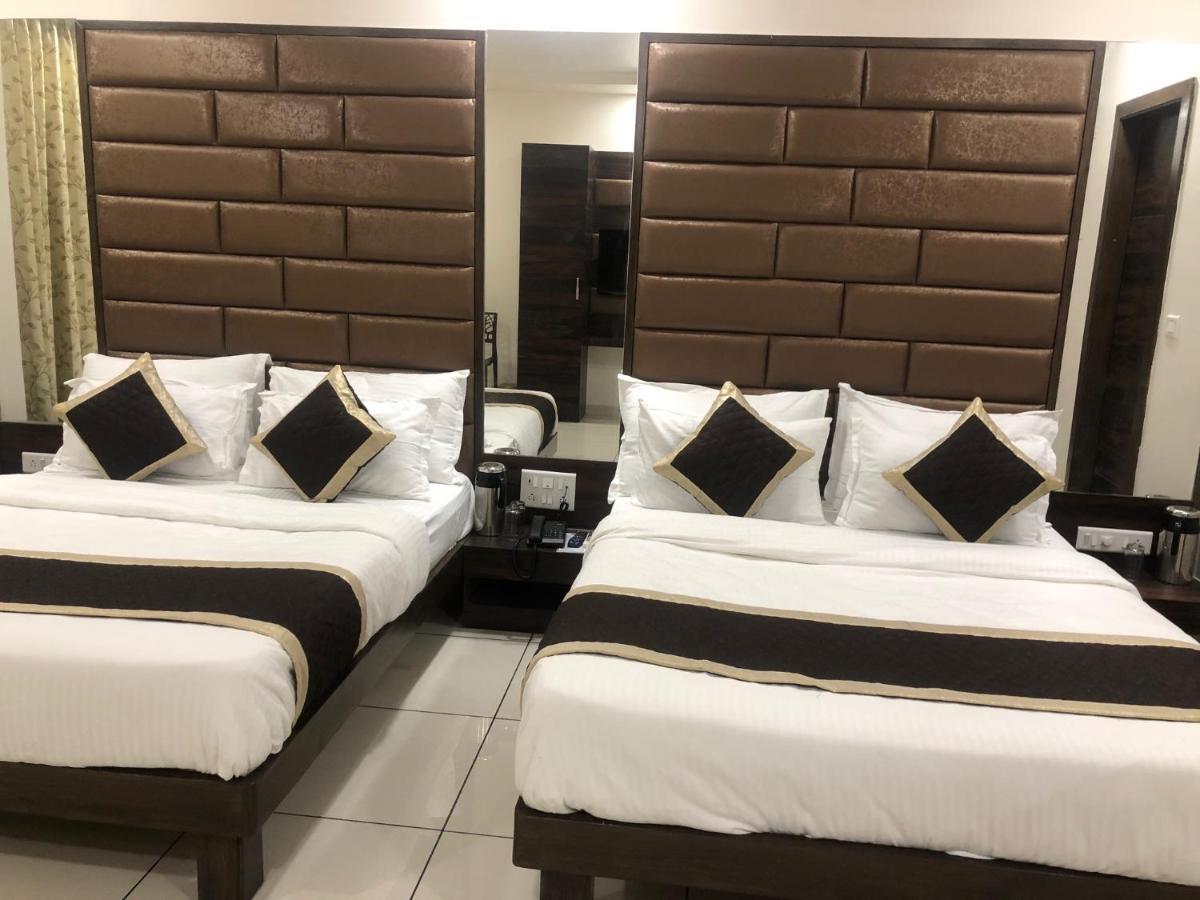 אחמדאבאד Hotel Circle Inn מראה חיצוני תמונה