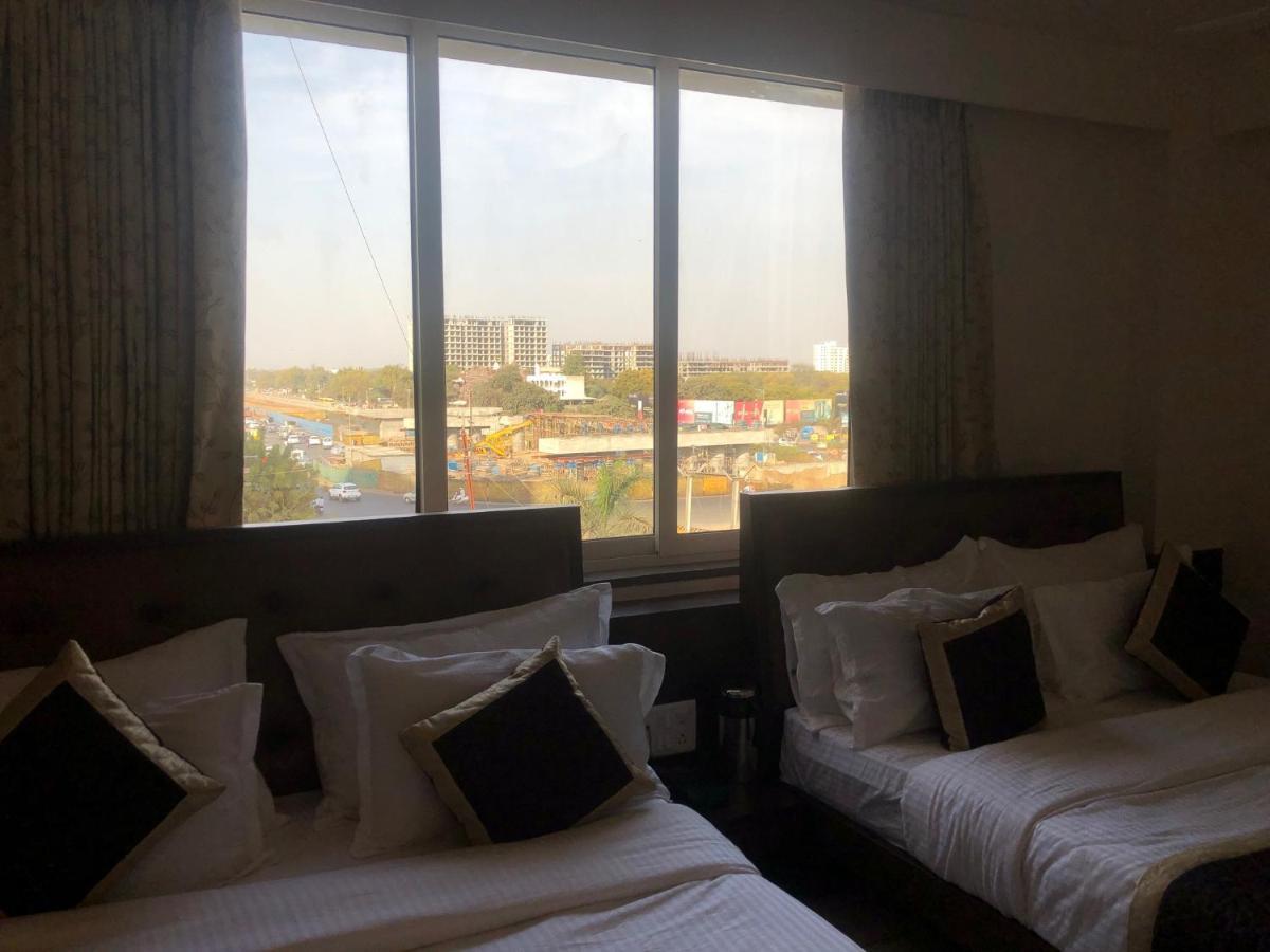 אחמדאבאד Hotel Circle Inn מראה חיצוני תמונה