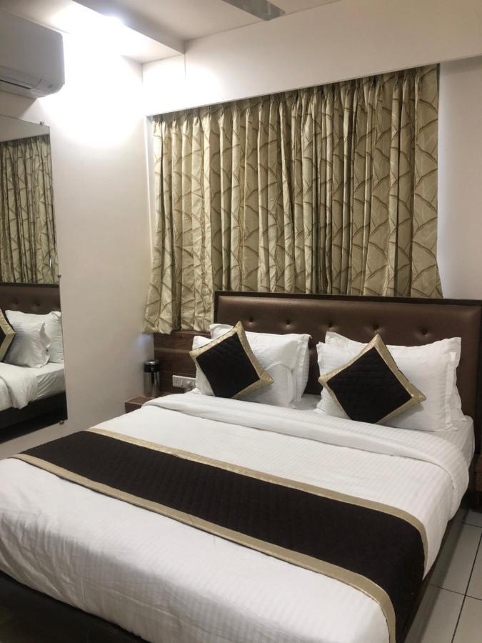 אחמדאבאד Hotel Circle Inn מראה חיצוני תמונה
