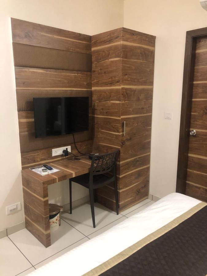 אחמדאבאד Hotel Circle Inn מראה חיצוני תמונה