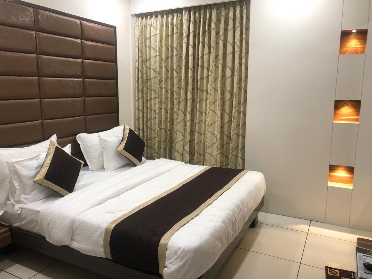 אחמדאבאד Hotel Circle Inn מראה חיצוני תמונה